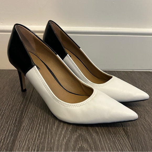 Tahari Black and White Pointed Heels - Picture 1 of 3